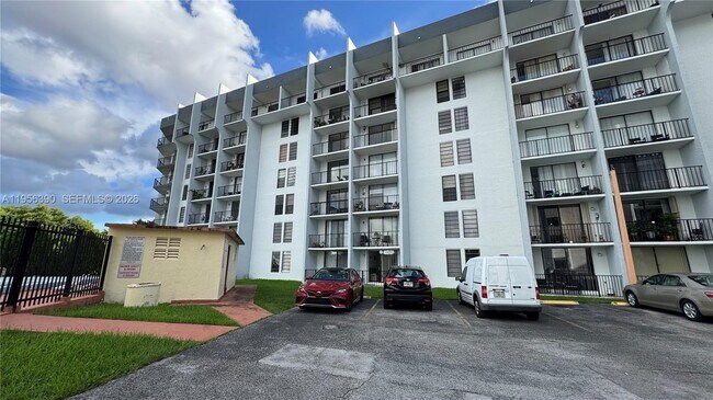 Building Photo - 9688 Fontainebleau Blvd