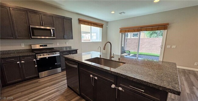 Building Photo - 6387 Ashland Crst St