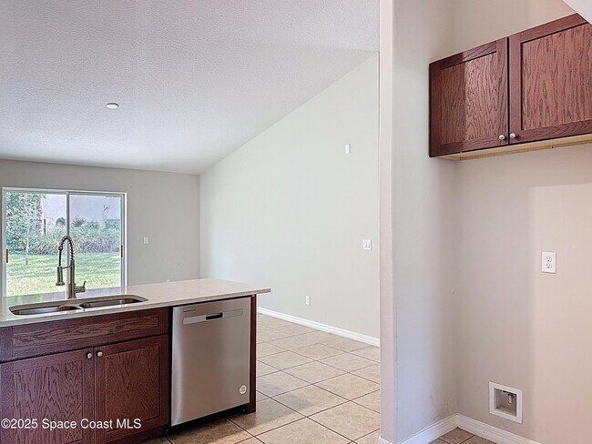 Building Photo - 218 Parker Dr