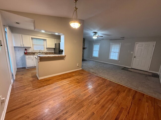 Building Photo - Single Family Ranch Style Home