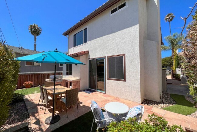 Building Photo - Exquisite beach home with Ocean and Harbor activities abound!