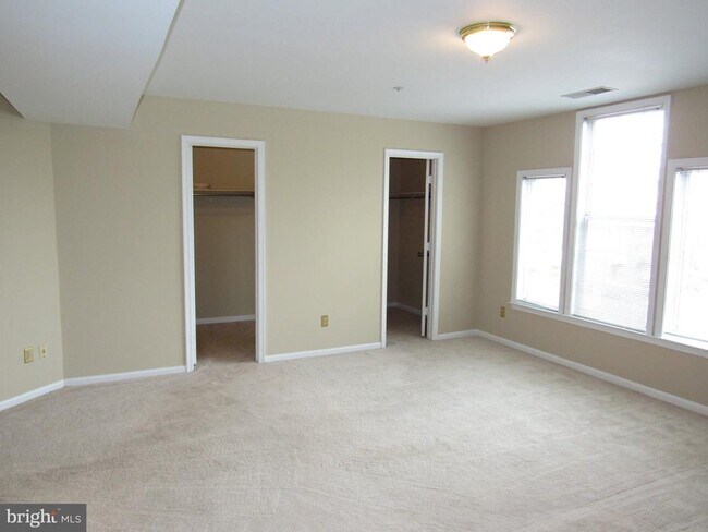 Building Photo - 6944 Ellingham Cir