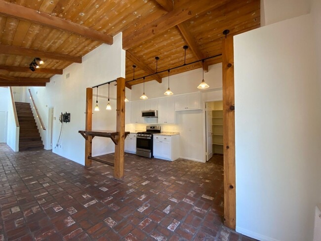 Building Photo - Great 3-Bedroom Home – Peaceful Country Living Just 8 Minutes from Hwy 78!