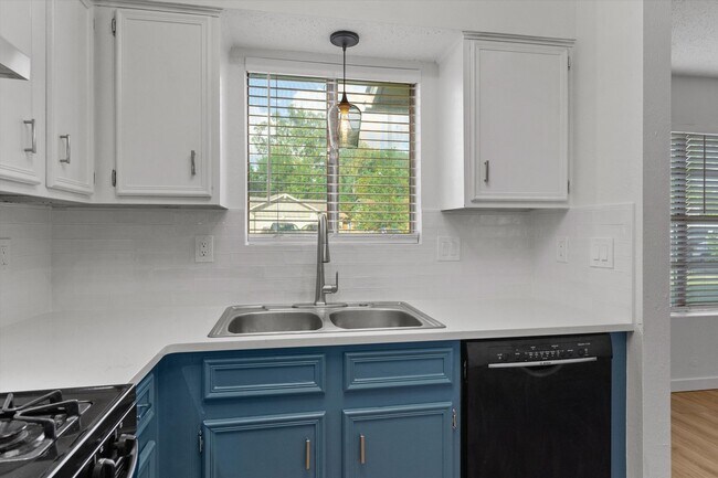 Building Photo - 5700 Cherry Park