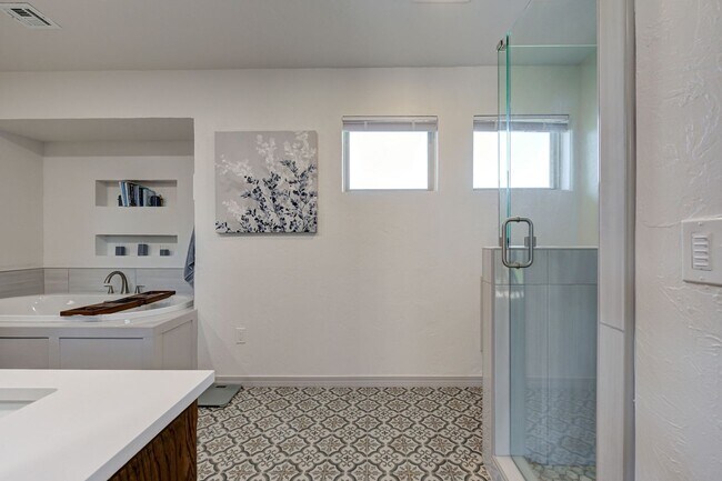 Building Photo - 7808 Forest Ln