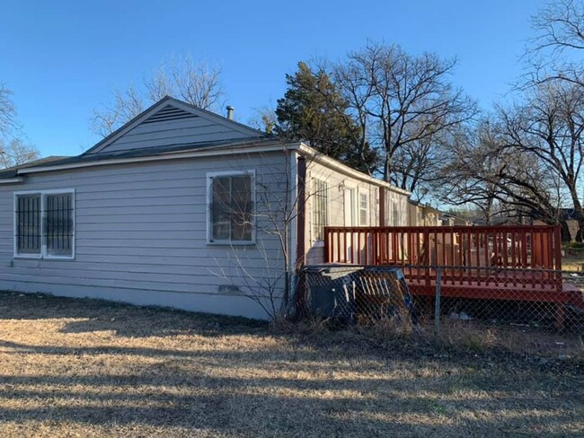 Building Photo - COMING EARLY APRIL 1ST! 3 Bed 2 Bath House...