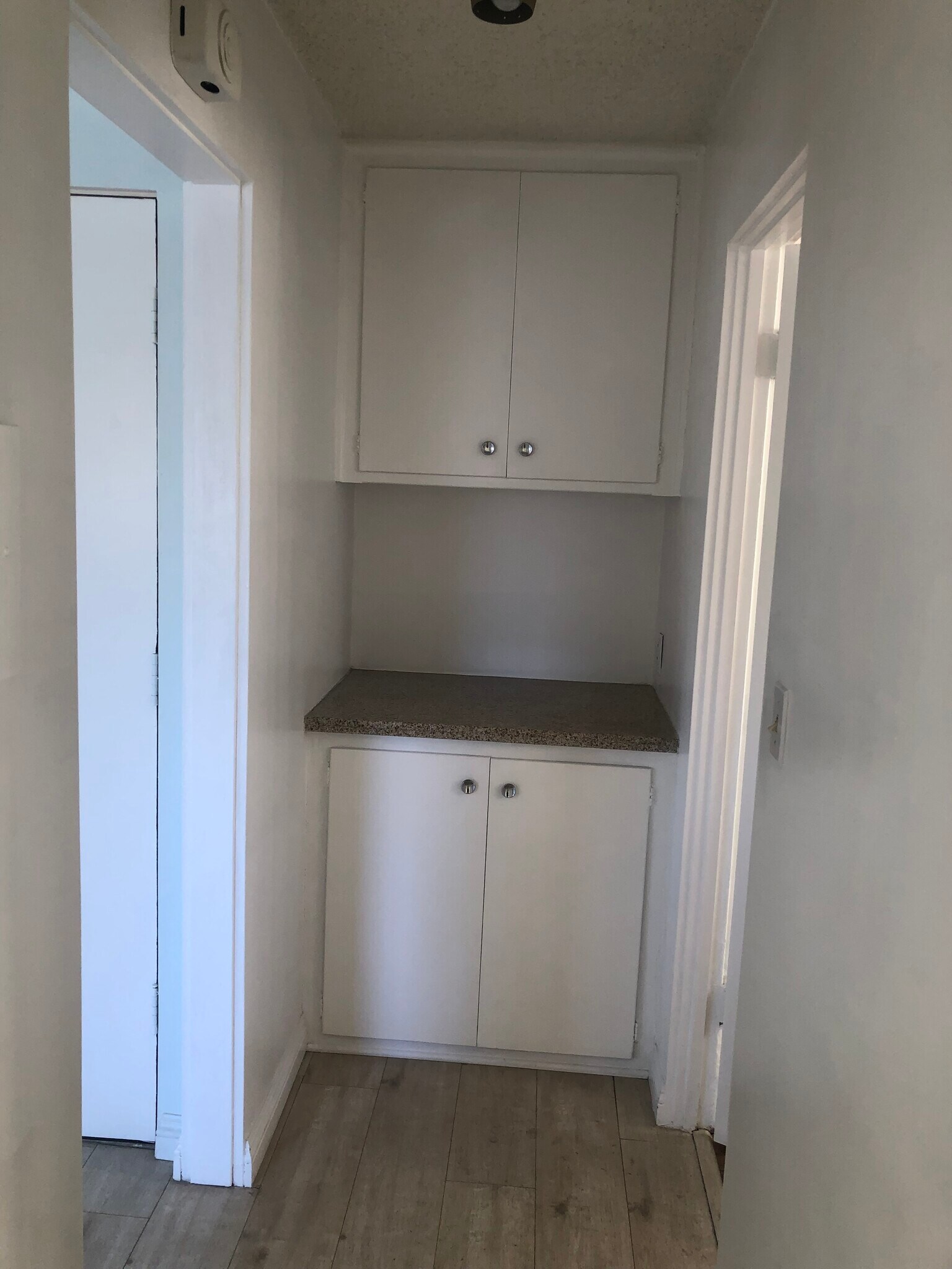 Building Photo - 11815 Goshen Ave