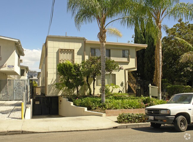 Primary Photo - 1312 N Martel Ave