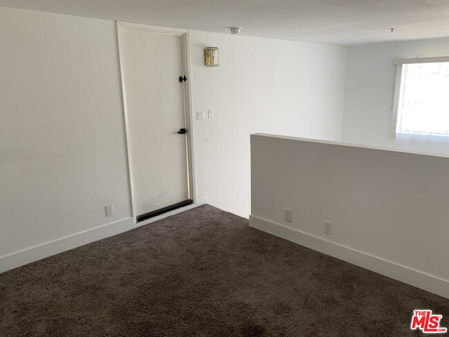 Building Photo - 420 S Harvard Blvd