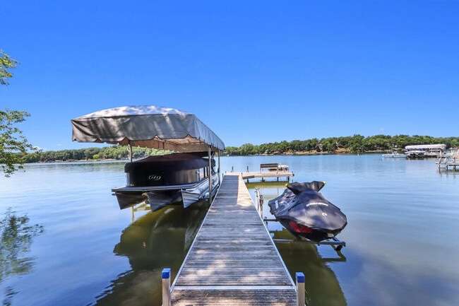 Building Photo - N7487 E Lakeshore Dr