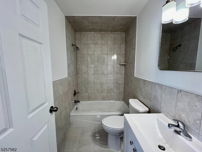 Building Photo - 61 Mountainview Blvd