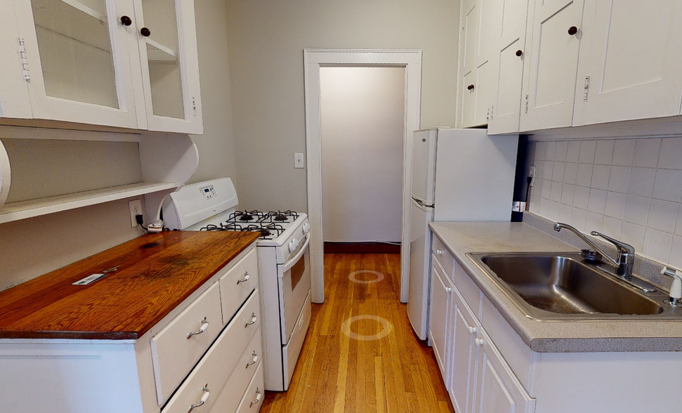 Apt 2 - 113 College Ave