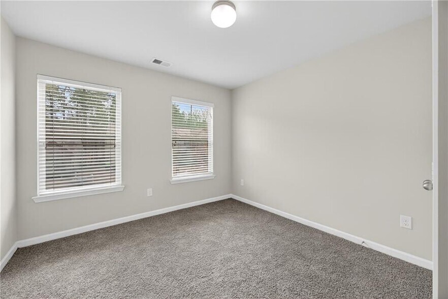 Building Photo - 4497 Ravenwood Dr