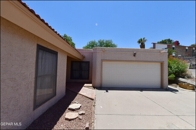 Building Photo - 3212 Canyon Point Ln