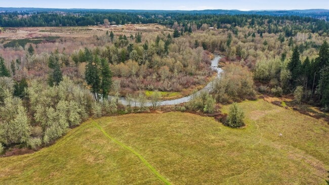 Building Photo - 3 bed 2.5 bath updated home in Tumwater School District - 2300 sq.ft. - fenced back yard.