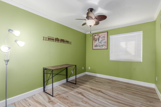 Building Photo - 3232 E Poinsettia Dr