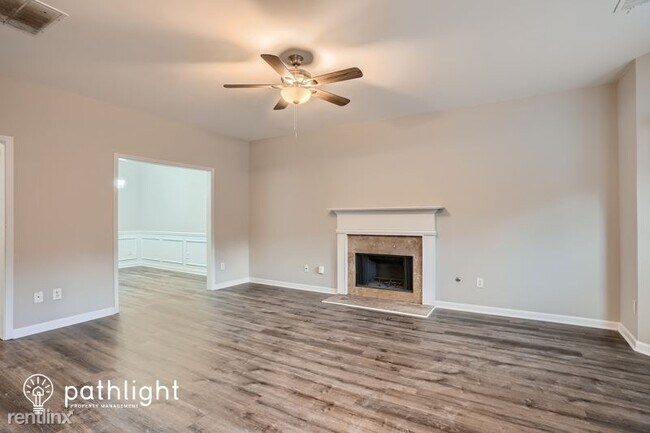 Building Photo - 4 br, 2.5 bath House - 912 Lakeside Ct UNIT