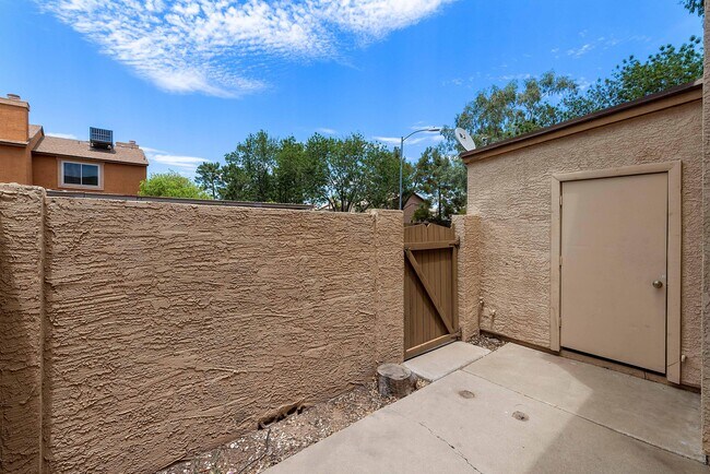 Building Photo - 4114 E UNION HILLS Dr