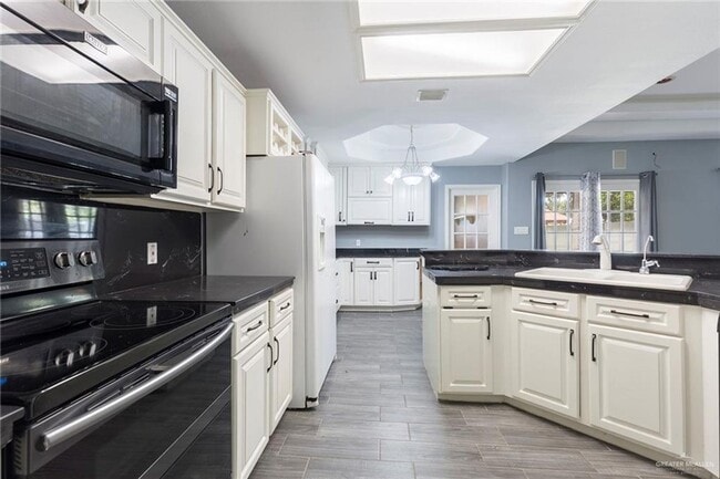 Building Photo - 1608 Merlin Dr