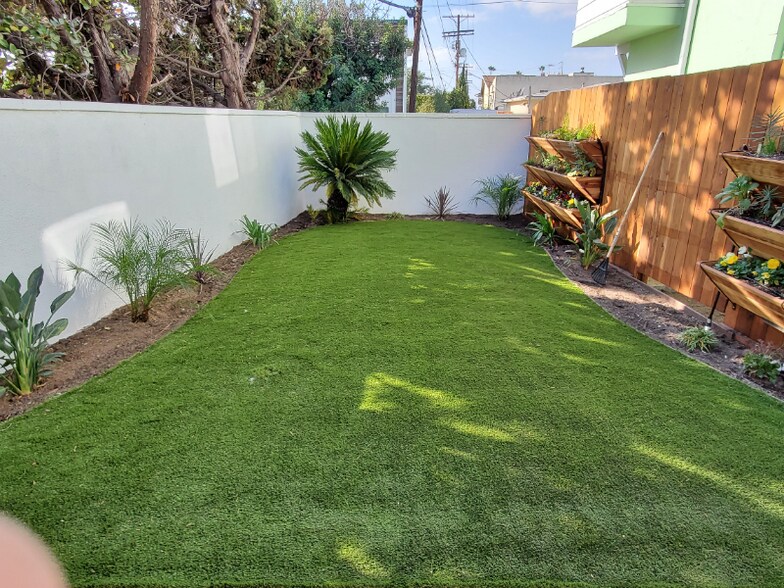 Building Photo - 3004 Kelton Ave