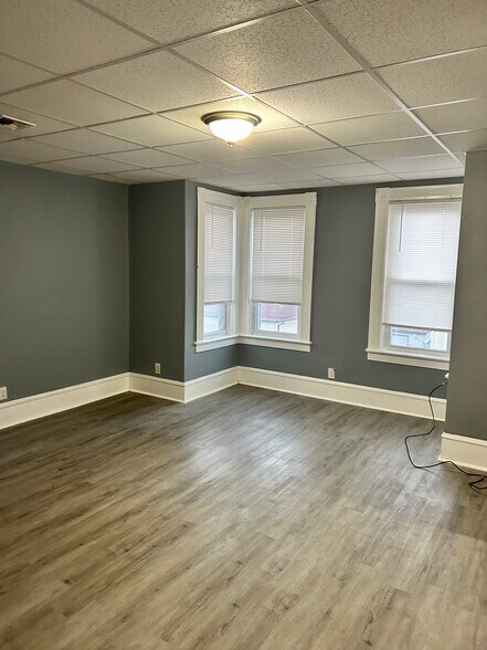 Building Photo - 18 John St