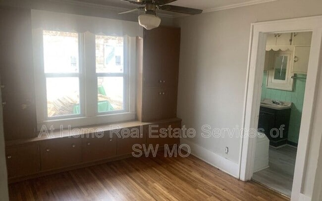 Building Photo - 521 S Warren Ave