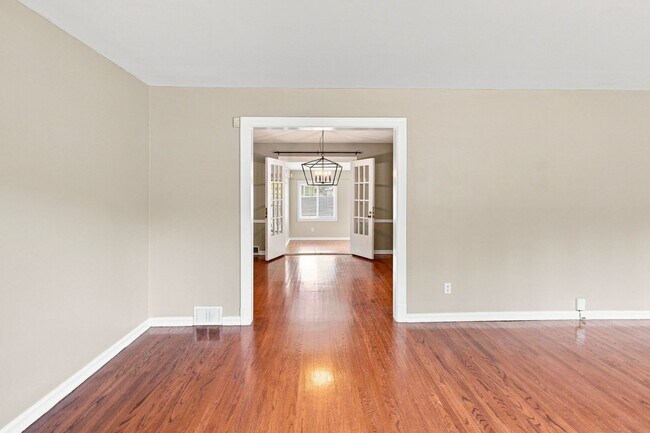 Building Photo - 912 Beechwood Rd