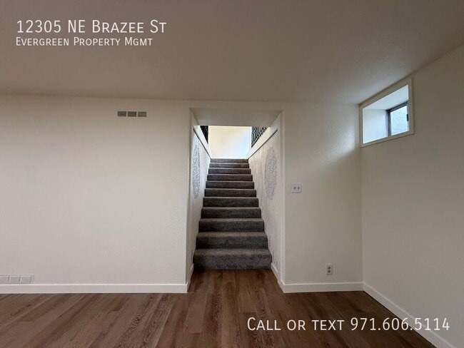 Building Photo - 12305 NE Brazee St