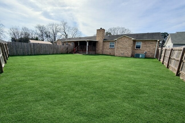 Building Photo - 105 Oakwood Meadows Dr