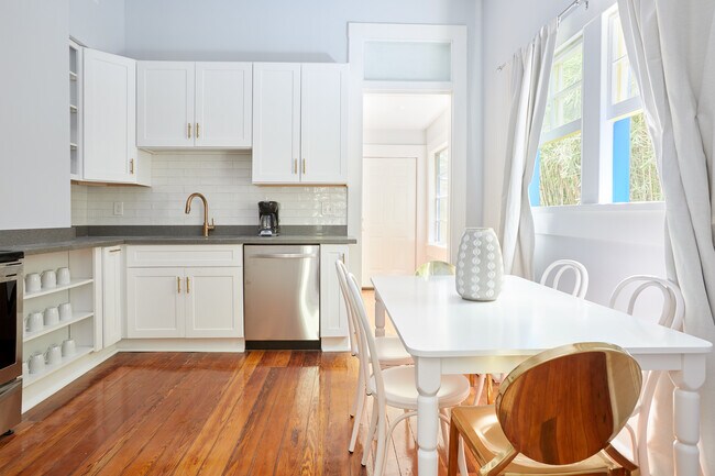 Building Photo - 4856 Magazine St