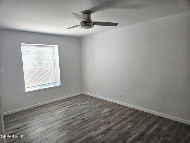 Building Photo - 10000 Honolulu Dr