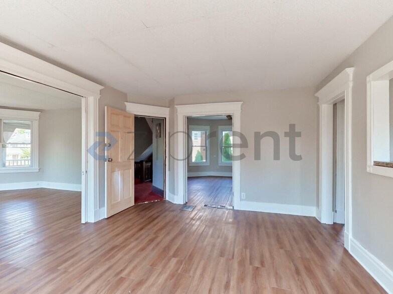 Building Photo - Unit 2