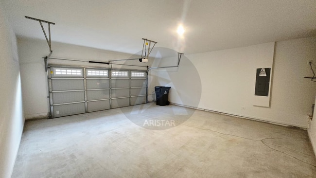 Building Photo - 3136 Marbella Cir