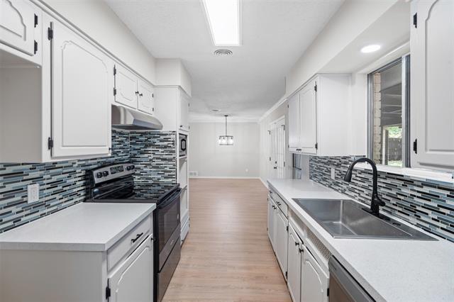 Building Photo - 2423 Jewell Dr