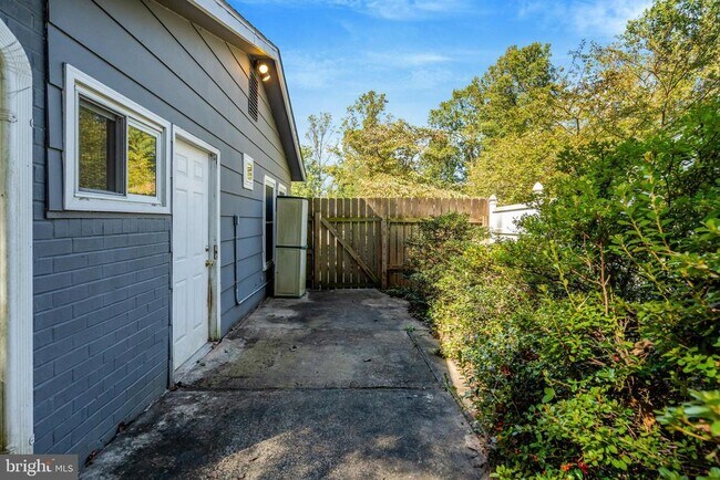 Building Photo - 6805 Reynard Dr