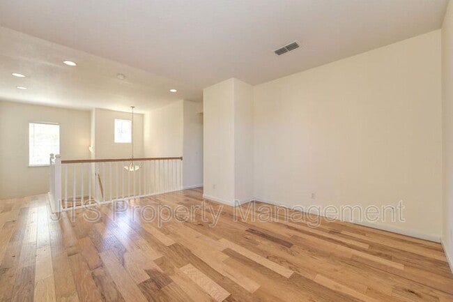 Building Photo - 280 Soaring Hawk Ln