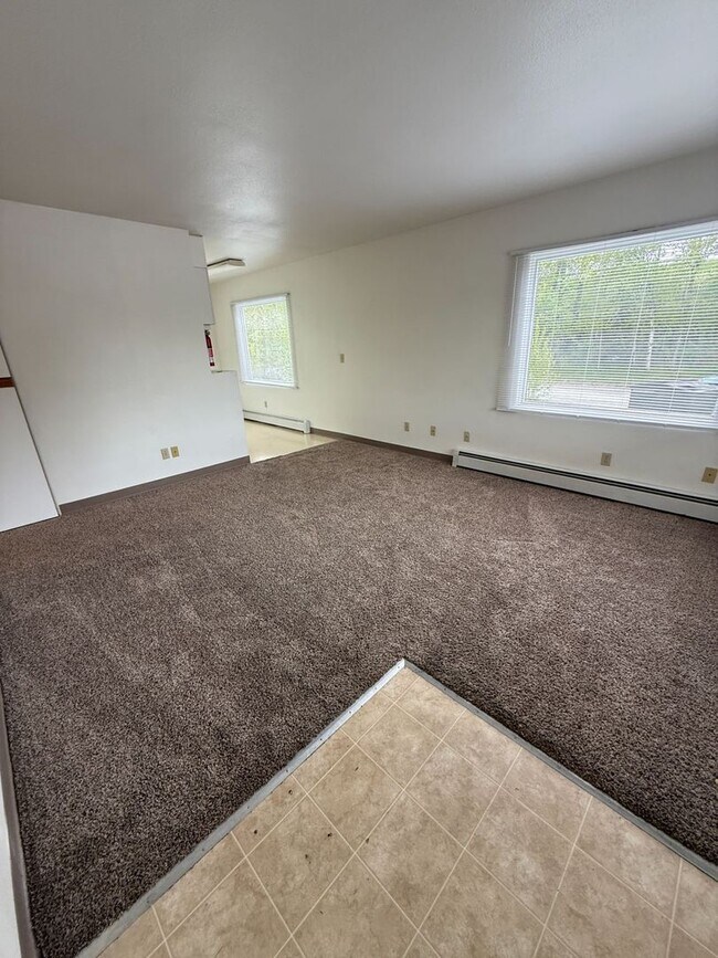 Building Photo - 2 BD, 1 BA Apartment Nestled Back on a Culd-de-Sac