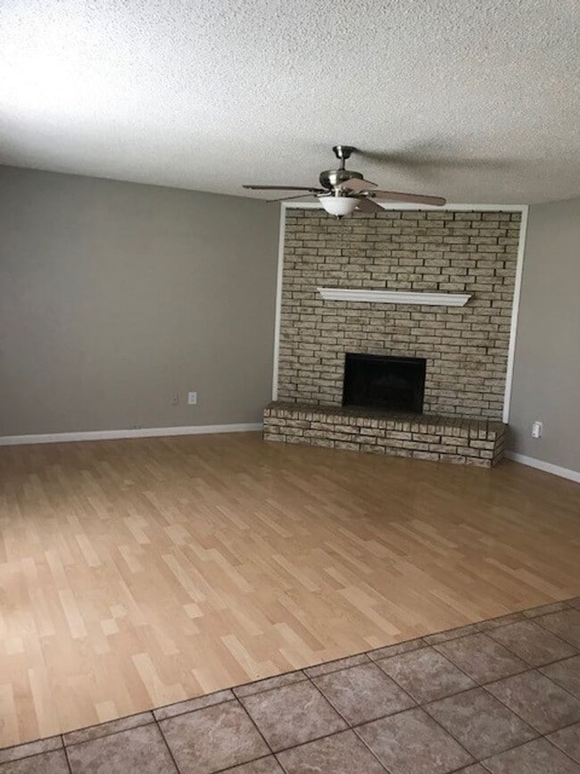 Building Photo - 3 bedroom in quiet subdivision