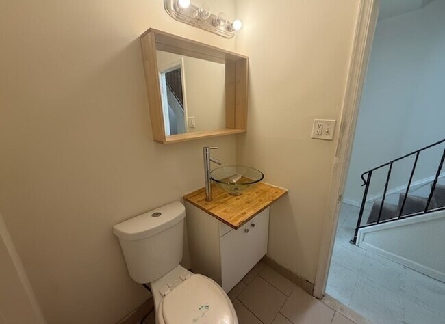 Building Photo - 1809 W Thompson St