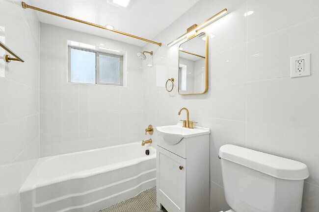 Building Photo - Great Property in the DU area!