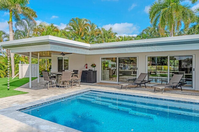 Building Photo - 1725 NE 23rd Ave