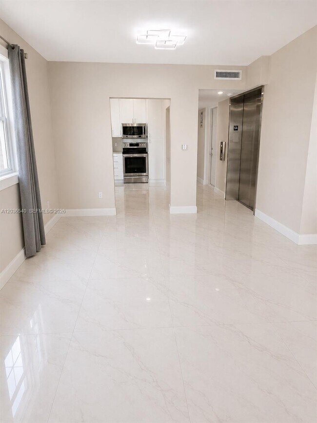 Building Photo - 4122 Collins Ave