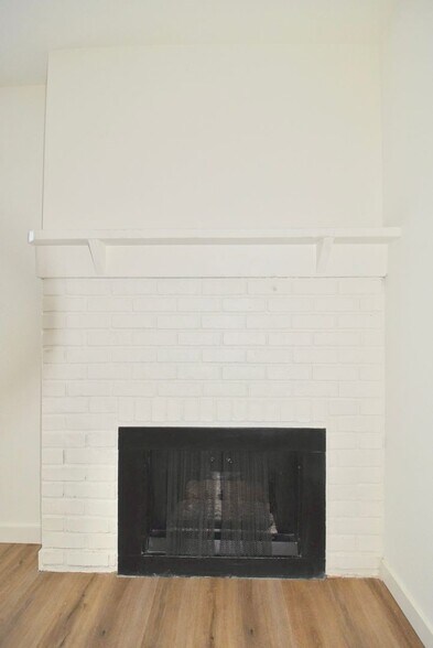 Building Photo - 5617 Woodman Ave