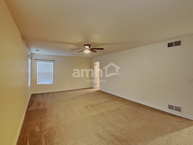 Building Photo - 6078 E 137th Ave