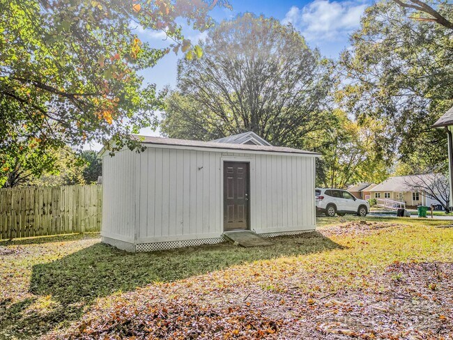 Building Photo - 7605 Bramblewood Dr