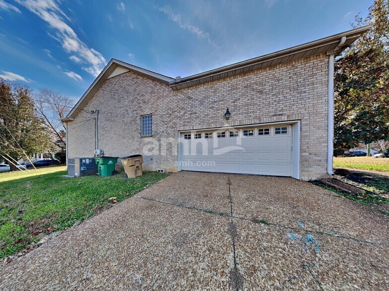 Building Photo - 2365 Edencrest Dr