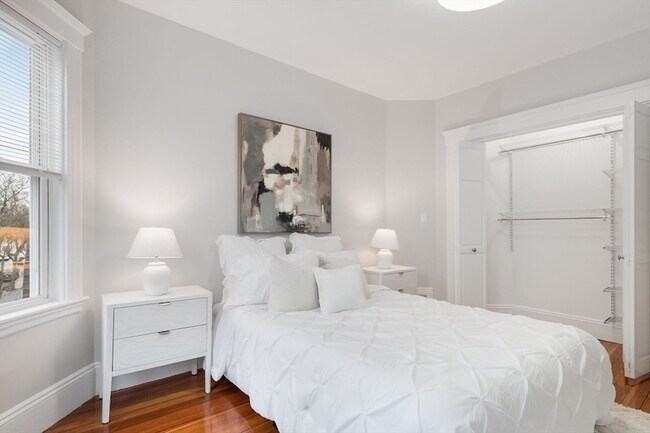 Building Photo - 38 Dorset St