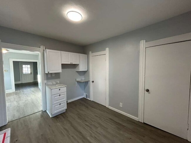 Building Photo - Spacious Corner-Lot Opportunity in Lorain!