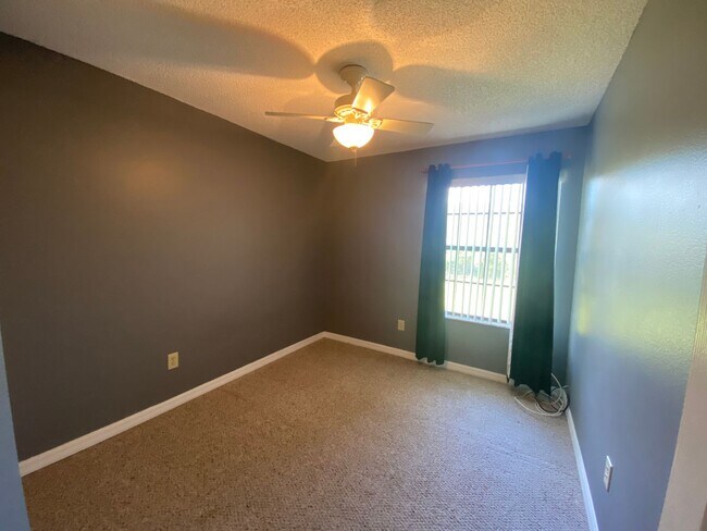 Building Photo - 3/2.5 IN BEACON HILL WITH BRICK FIREPLACE