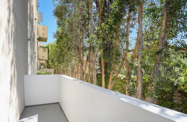 Building Photo - 833 N Edinburgh Ave Los Angeles, CA 90046